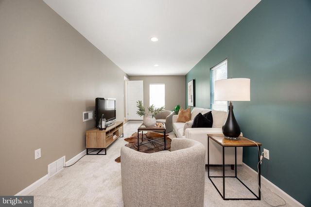 12 WILLOW AVE, Audubon, PA 19403