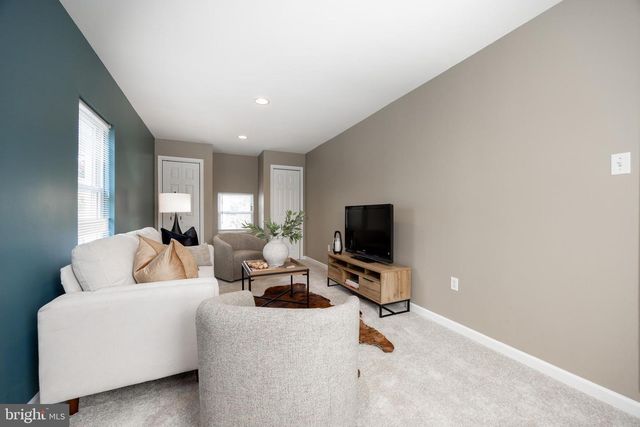 12 WILLOW AVE, Audubon, PA 19403