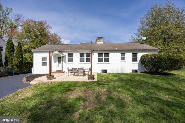 12 WILLOW AVE, Audubon, PA 19403