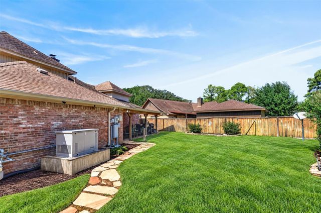 7214 Creek Crest Drive, Houston, TX 77095