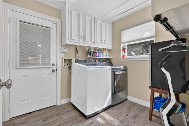 7214 Creek Crest Drive, Houston, TX 77095