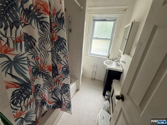 63 Saint Paul Avenue, Newark, NJ 07106