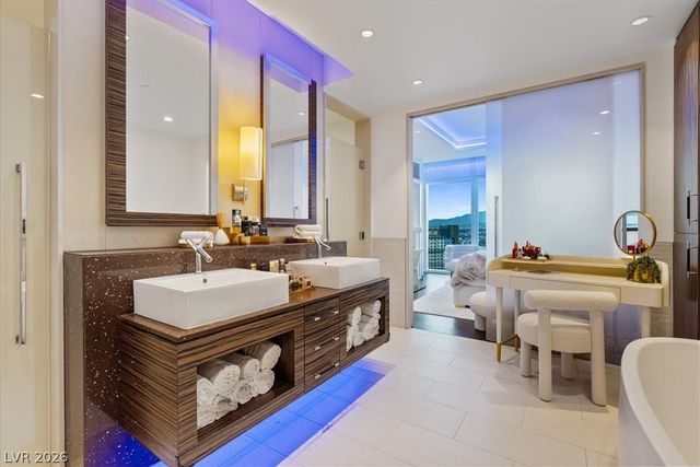 3750 Las Vegas Boulevard 2911, Las Vegas, NV 89158