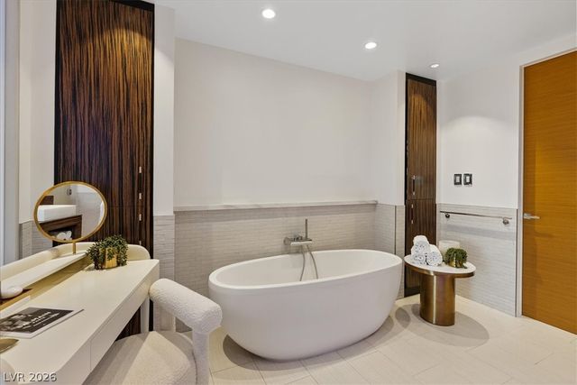 3750 Las Vegas Boulevard 2911, Las Vegas, NV 89158