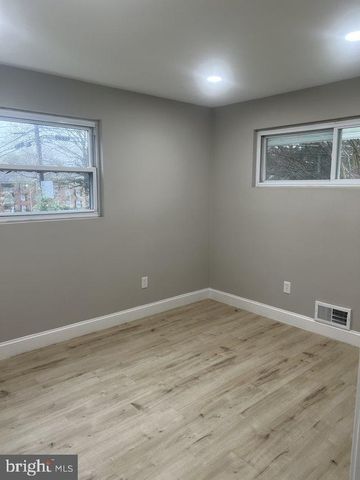 3 LAKECREST CIR, Greenbelt, MD 20770