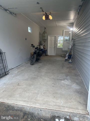 3 LAKECREST CIR, Greenbelt, MD 20770