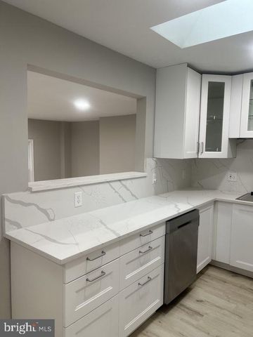 3 LAKECREST CIR, Greenbelt, MD 20770