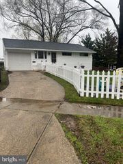 3 LAKECREST CIR, Greenbelt, MD 20770