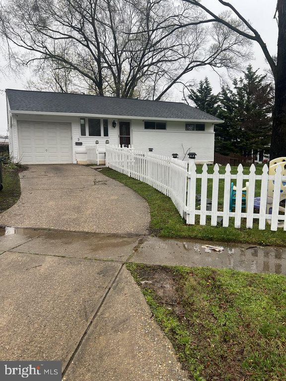 3 LAKECREST CIR, Greenbelt, MD 20770