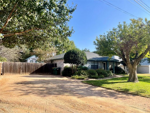1113 Hackberry DR, Marble Falls, TX 78654
