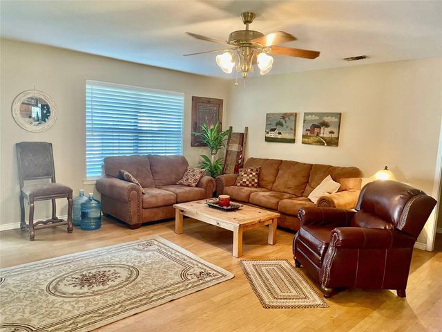 1113 Hackberry DR, Marble Falls, TX 78654