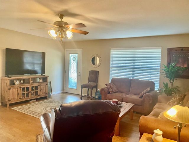 1113 Hackberry DR, Marble Falls, TX 78654