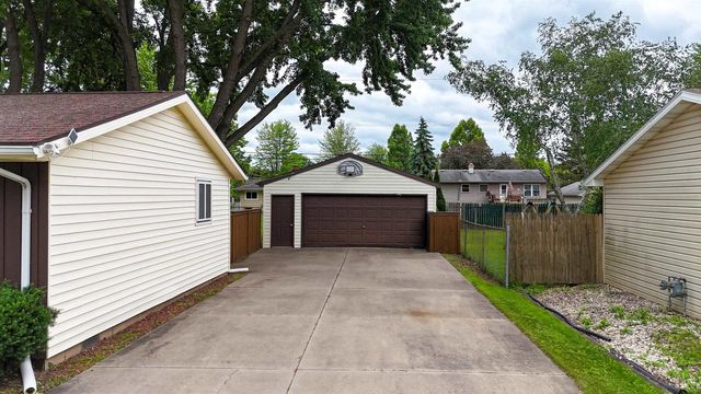 1217 E MITCHELL AVENUE, Appleton, WI 54915
