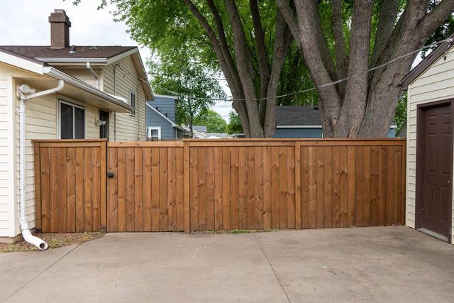 1217 E MITCHELL AVENUE, Appleton, WI 54915