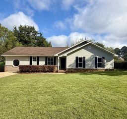 107 Bartlet Dr, Dothan, AL 36305