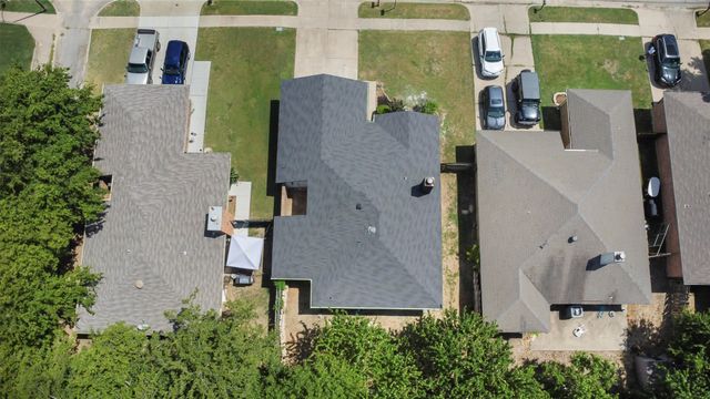 411 Valley Spring Drive, Arlington, TX 76018