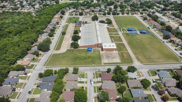 411 Valley Spring Drive, Arlington, TX 76018