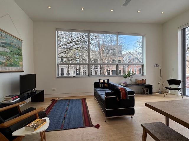 2159 W Evergreen Avenue 4, Chicago, IL 60622