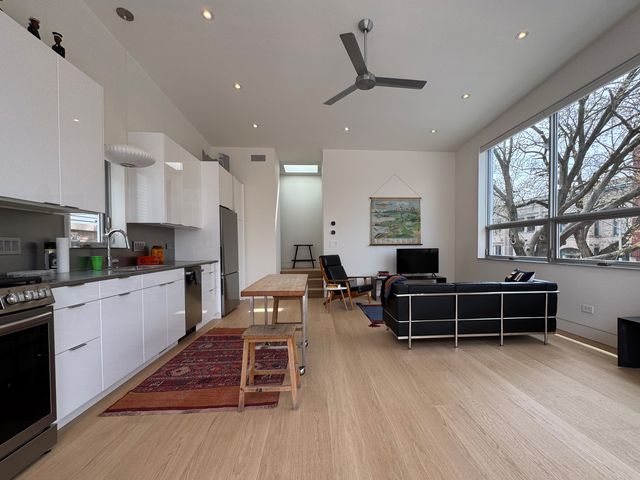 2159 W Evergreen Avenue 4, Chicago, IL 60622