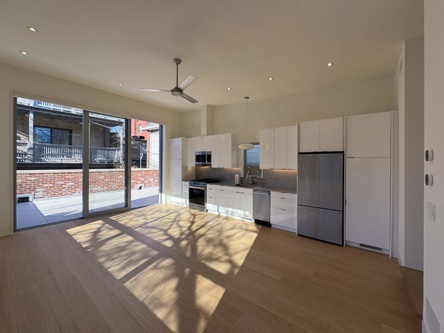 2159 W Evergreen Avenue 4, Chicago, IL 60622