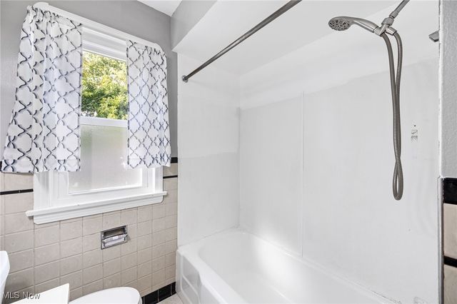 6096 Wareham Drive, Parma, OH 44129