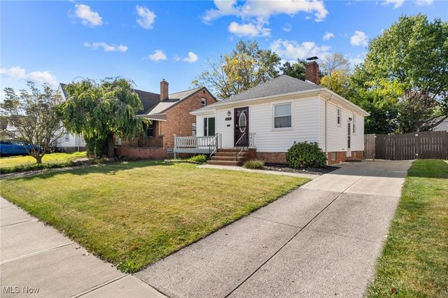 6096 Wareham Drive, Parma, OH 44129