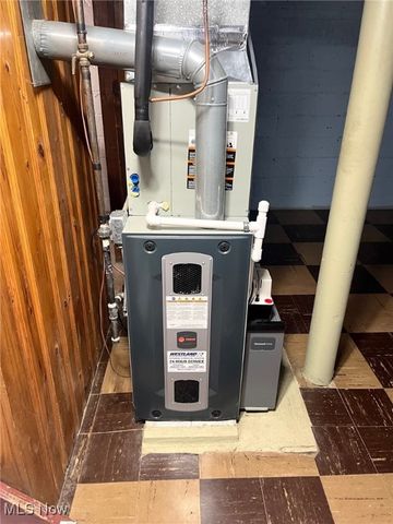 6096 Wareham Drive, Parma, OH 44129