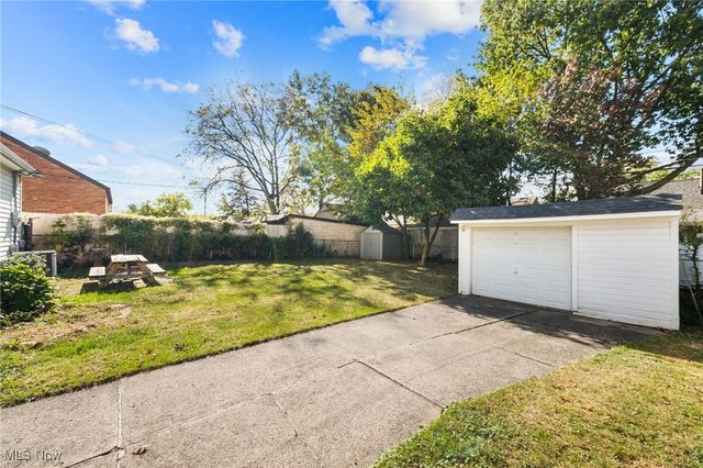 6096 Wareham Drive, Parma, OH 44129