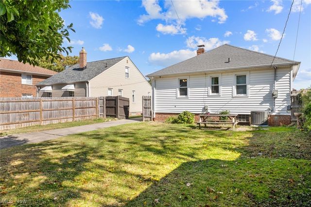 6096 Wareham Drive, Parma, OH 44129