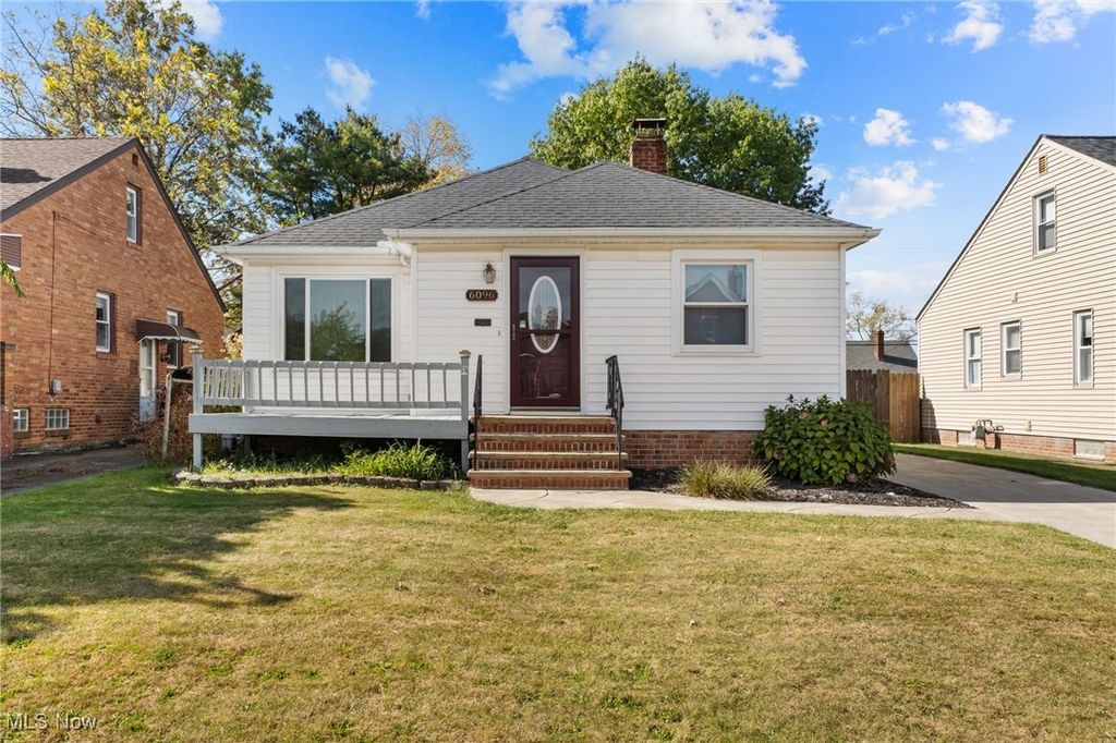 6096 Wareham Drive, Parma, OH 44129