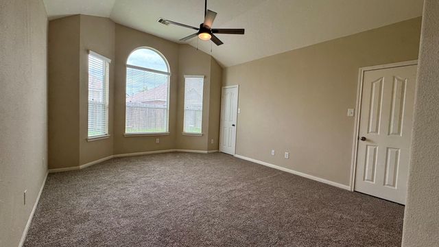 10006 Kendahlwood Lane, Tomball, TX 77375