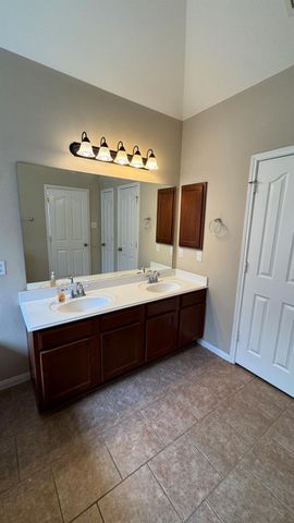 10006 Kendahlwood Lane, Tomball, TX 77375