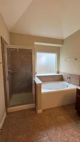 10006 Kendahlwood Lane, Tomball, TX 77375