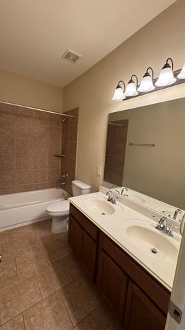 10006 Kendahlwood Lane, Tomball, TX 77375