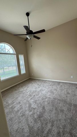 10006 Kendahlwood Lane, Tomball, TX 77375