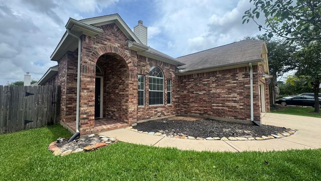 10006 Kendahlwood Lane, Tomball, TX 77375