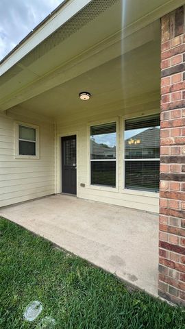 10006 Kendahlwood Lane, Tomball, TX 77375