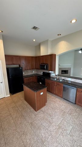 10006 Kendahlwood Lane, Tomball, TX 77375