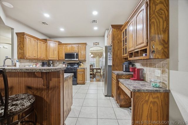5212 Barr Drive, Sand Springs, OK 74063