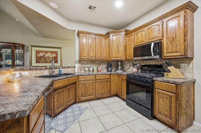5212 Barr Drive, Sand Springs, OK 74063
