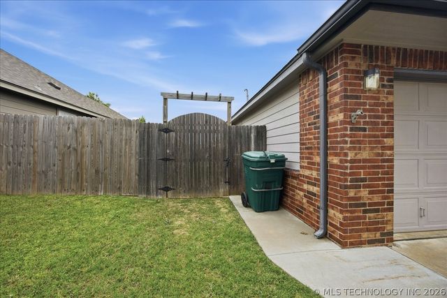 5212 Barr Drive, Sand Springs, OK 74063