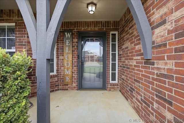 5212 Barr Drive, Sand Springs, OK 74063