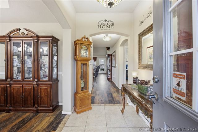5212 Barr Drive, Sand Springs, OK 74063