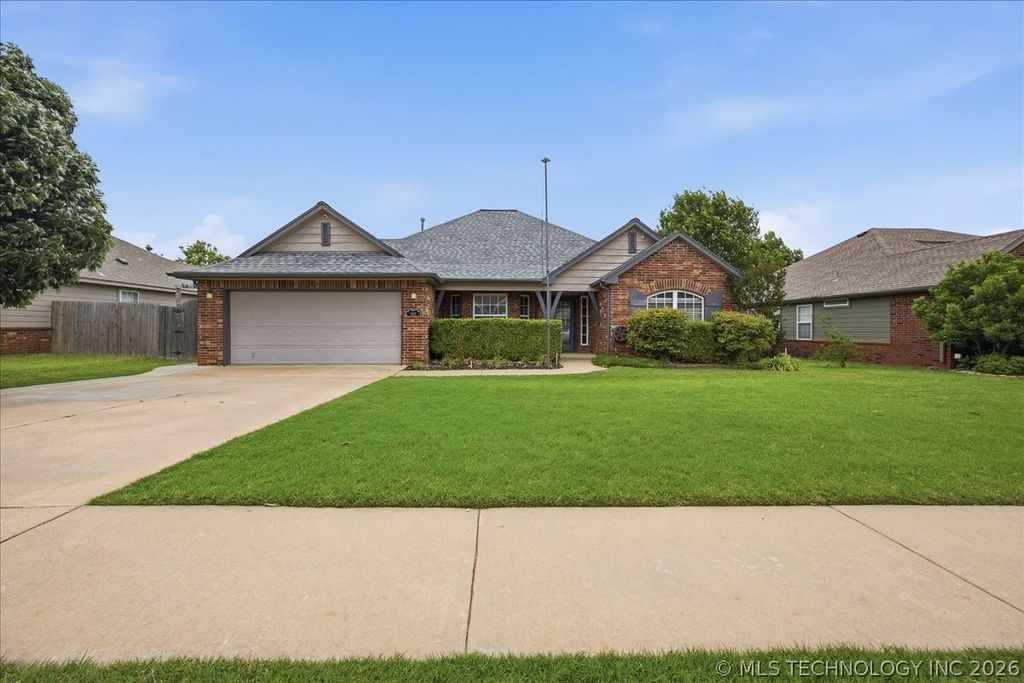 5212 Barr Drive, Sand Springs, OK 74063