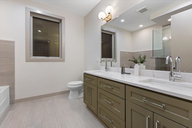 2450 N Clybourn Avenue 2, Chicago, IL 60614