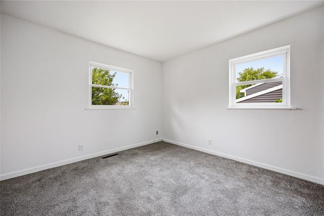 3210 Carriage Drive SW, Cedar Rapids, IA 52404