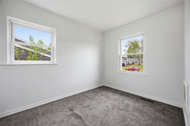 3210 Carriage Drive SW, Cedar Rapids, IA 52404