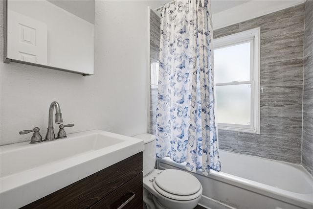 3210 Carriage Drive SW, Cedar Rapids, IA 52404