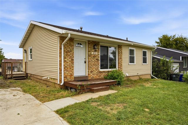 3210 Carriage Drive SW, Cedar Rapids, IA 52404