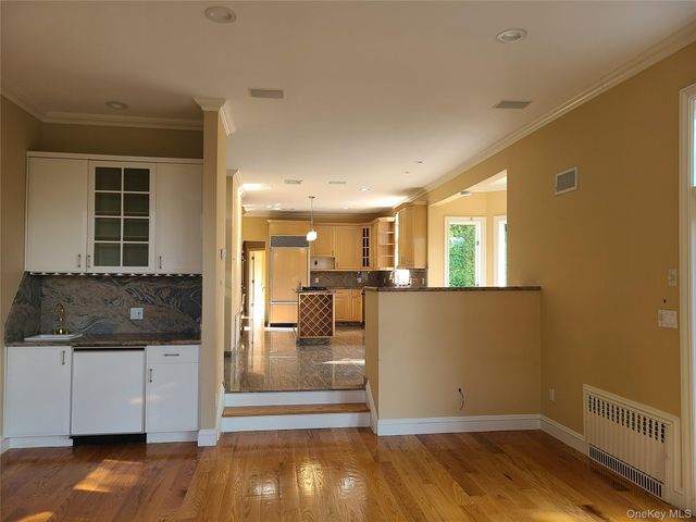 14 Potters Lane, New Rochelle, NY 10805